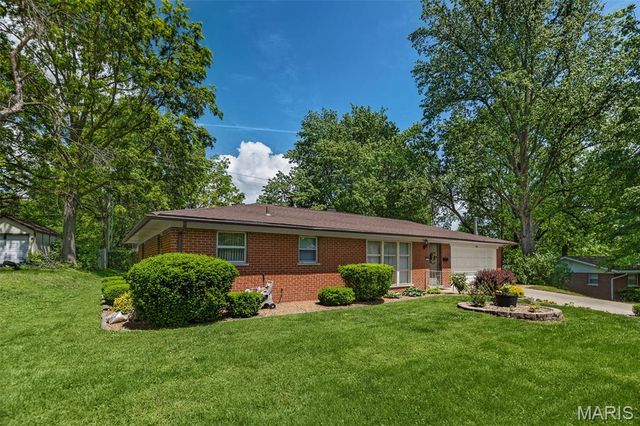 156 Crest Haven Drive, Belleville, IL 62221