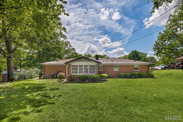 156 Crest Haven Drive, Belleville, IL 62221