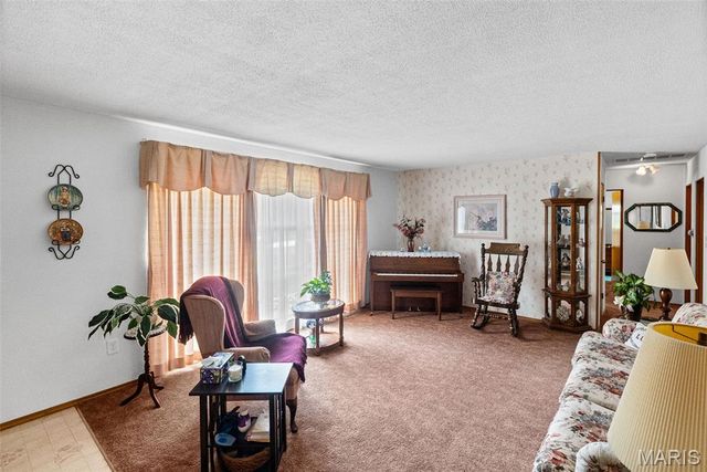 156 Crest Haven Drive, Belleville, IL 62221