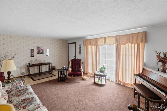 156 Crest Haven Drive, Belleville, IL 62221