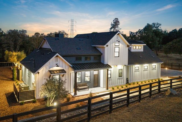 22828 Cameo Dr, Grass Valley, CA 95949