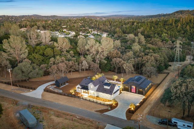 22828 Cameo Dr, Grass Valley, CA 95949