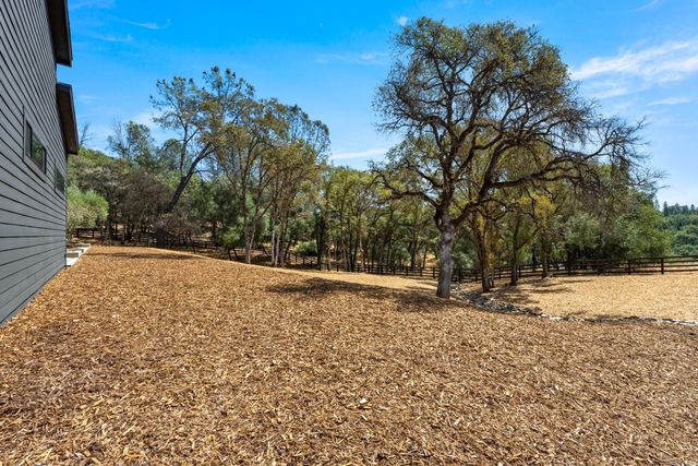 22828 Cameo Dr, Grass Valley, CA 95949