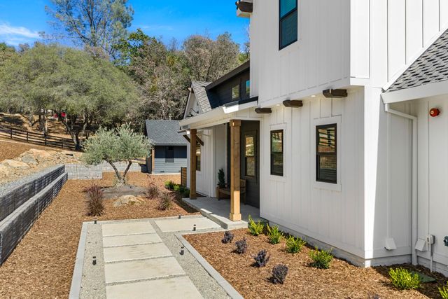 22828 Cameo Dr, Grass Valley, CA 95949