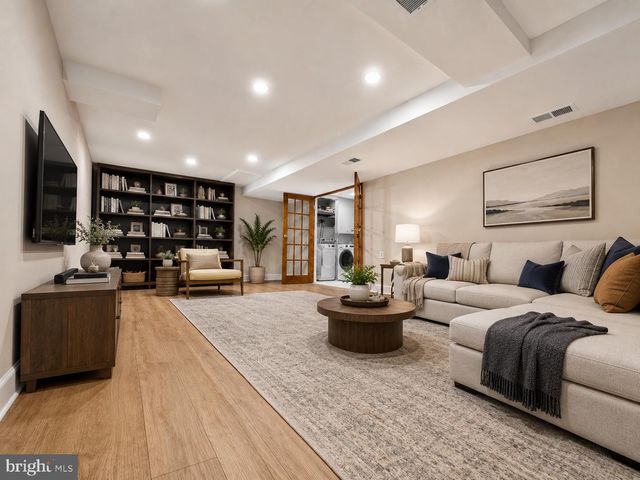 7401 CAMP ALGER AVE, Falls Church, VA 22042