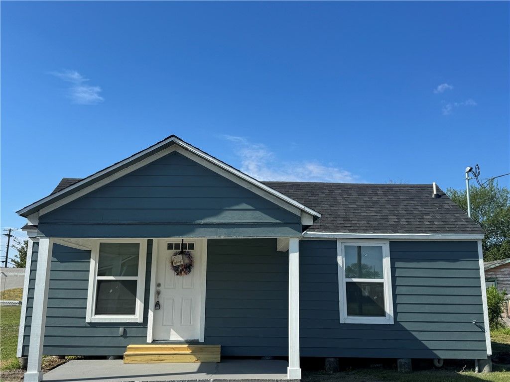 111 Alende St, Taft, TX 78390