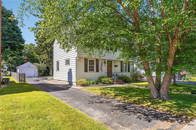 33 Coolidge Road, Irondequoit, NY 14622