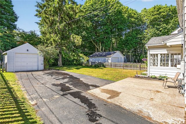 33 Coolidge Road, Irondequoit, NY 14622