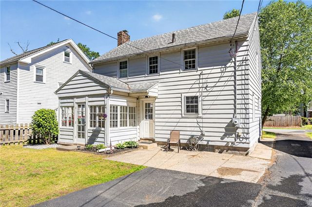 33 Coolidge Road, Irondequoit, NY 14622