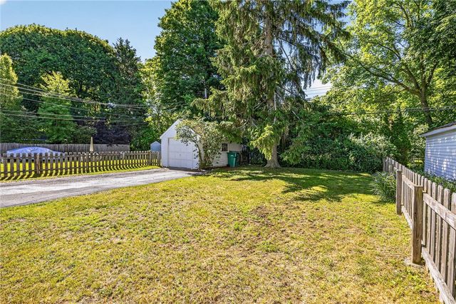 33 Coolidge Road, Irondequoit, NY 14622