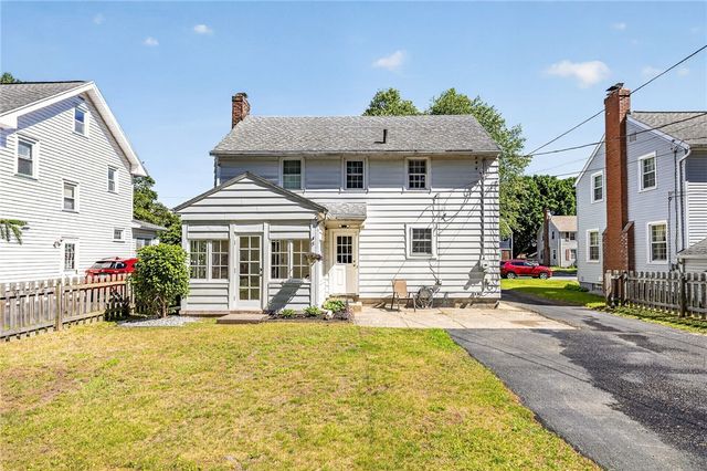 33 Coolidge Road, Irondequoit, NY 14622