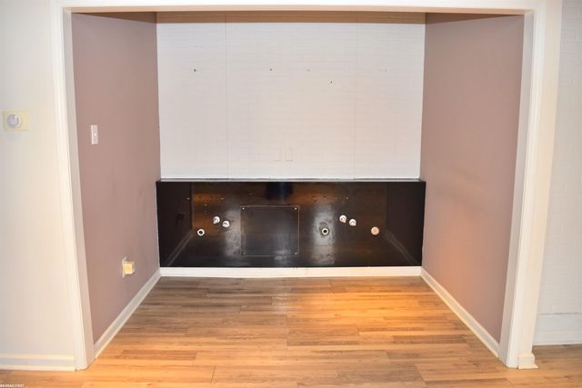 25326 Little Mack Ave Avenue, St Clair Shores, MI 48081