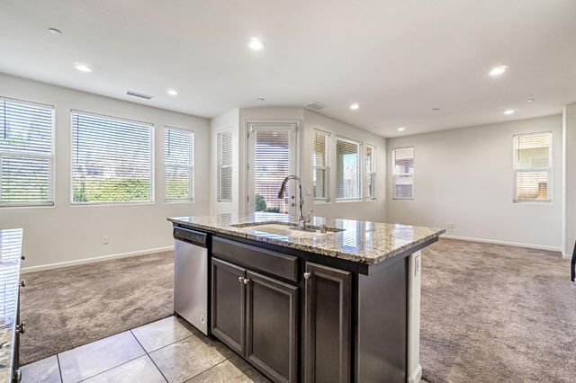 5468 W Santa Barbara Drive, Fresno, CA 93722