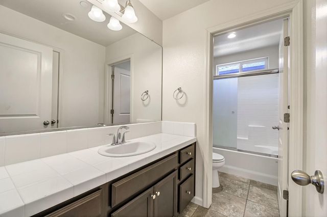 5468 W Santa Barbara Drive, Fresno, CA 93722