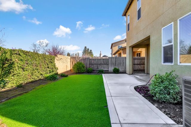 5468 W Santa Barbara Drive, Fresno, CA 93722