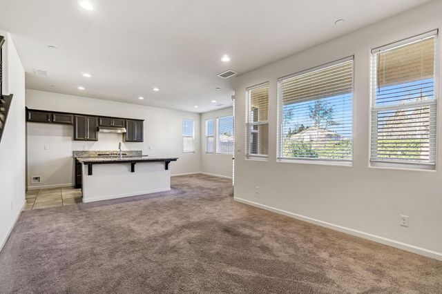 5468 W Santa Barbara Drive, Fresno, CA 93722