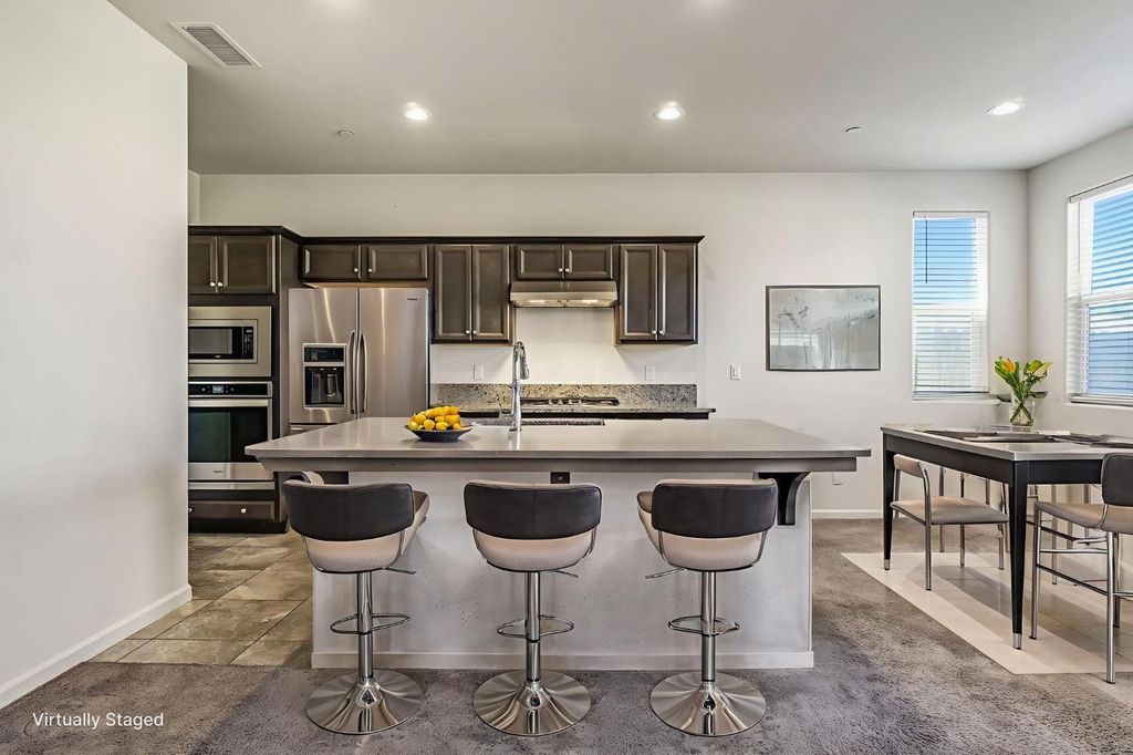 Image 12 of property listing at 5468 W Santa Barbara Drive, Fresno, CA 93722