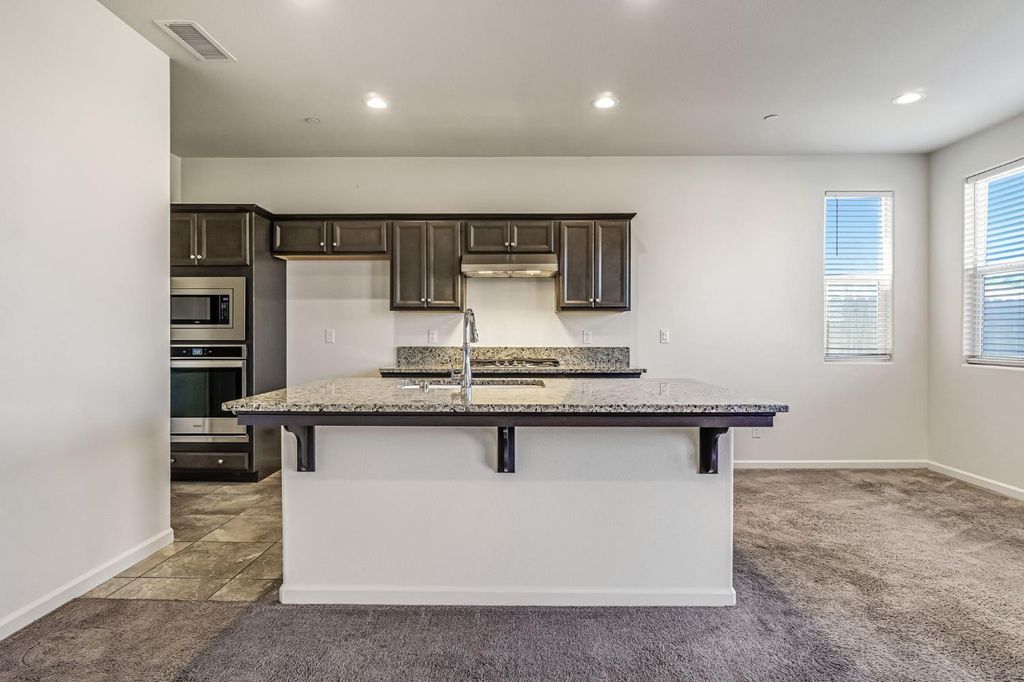 Image 13 of property listing at 5468 W Santa Barbara Drive, Fresno, CA 93722