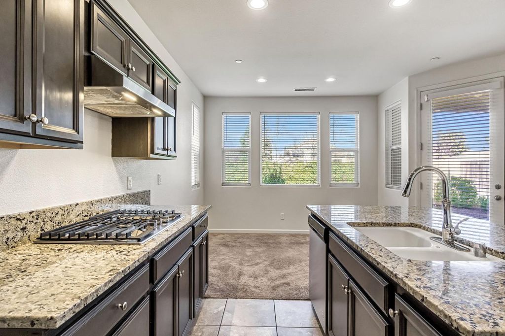 Image 16 of property listing at 5468 W Santa Barbara Drive, Fresno, CA 93722