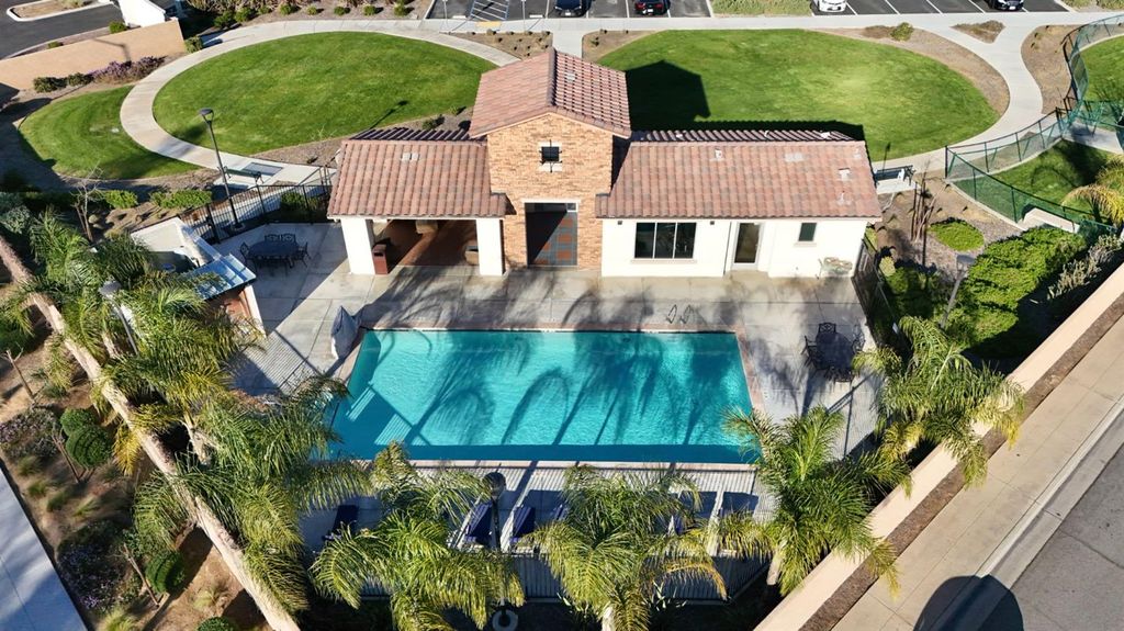 Image 2 of property listing at 5468 W Santa Barbara Drive, Fresno, CA 93722