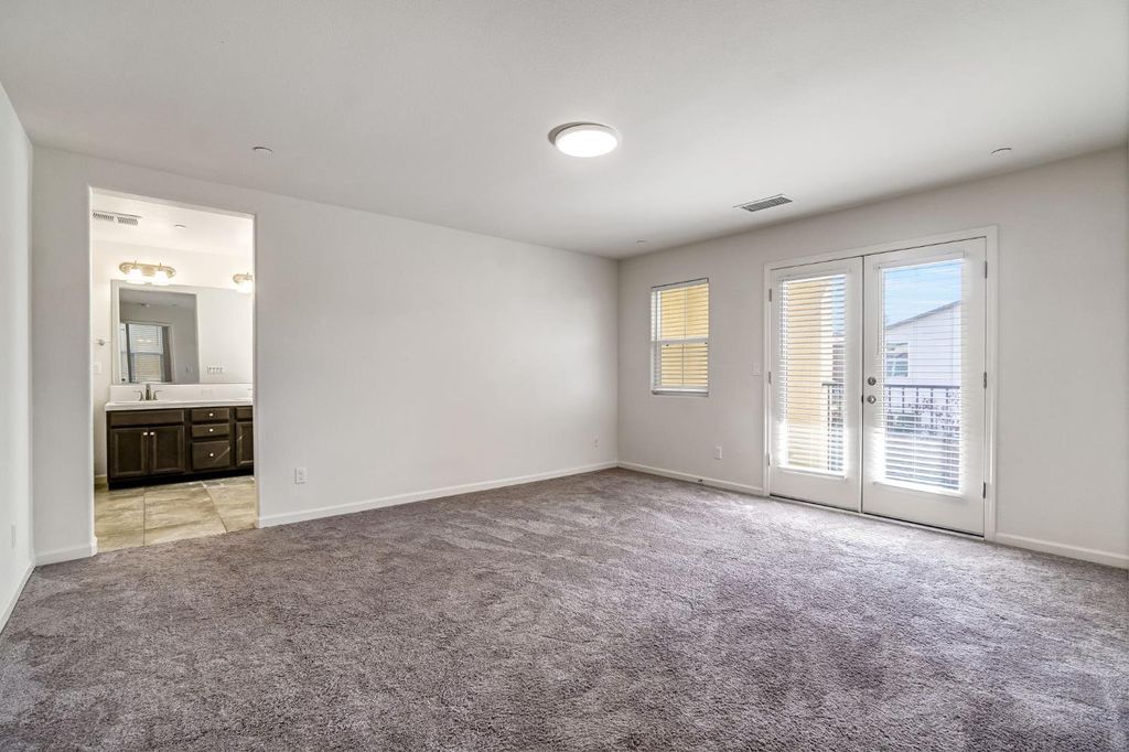 Image 20 of property listing at 5468 W Santa Barbara Drive, Fresno, CA 93722