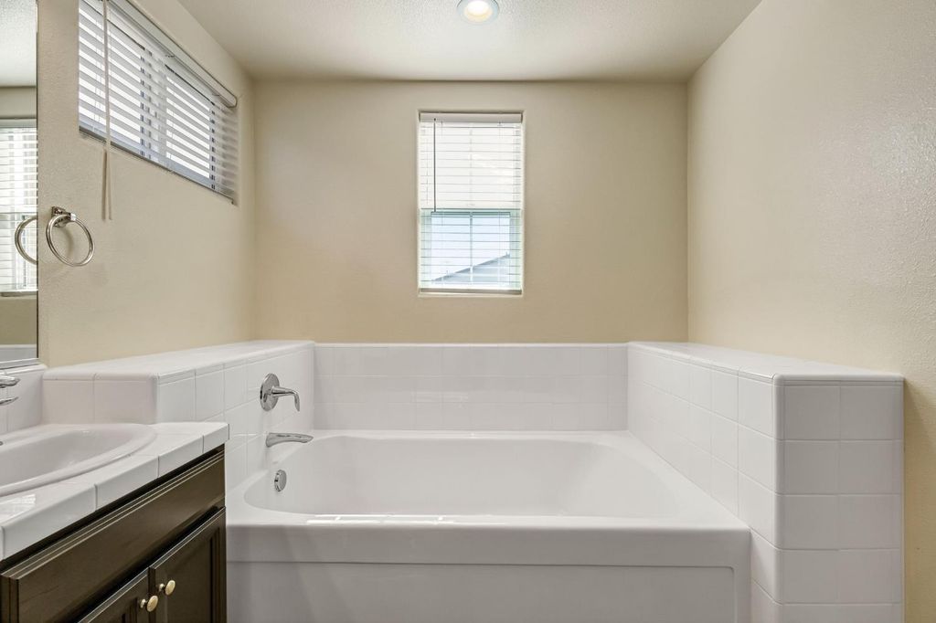 Image 23 of property listing at 5468 W Santa Barbara Drive, Fresno, CA 93722