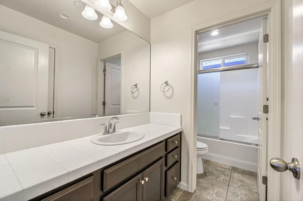 Image 28 of property listing at 5468 W Santa Barbara Drive, Fresno, CA 93722