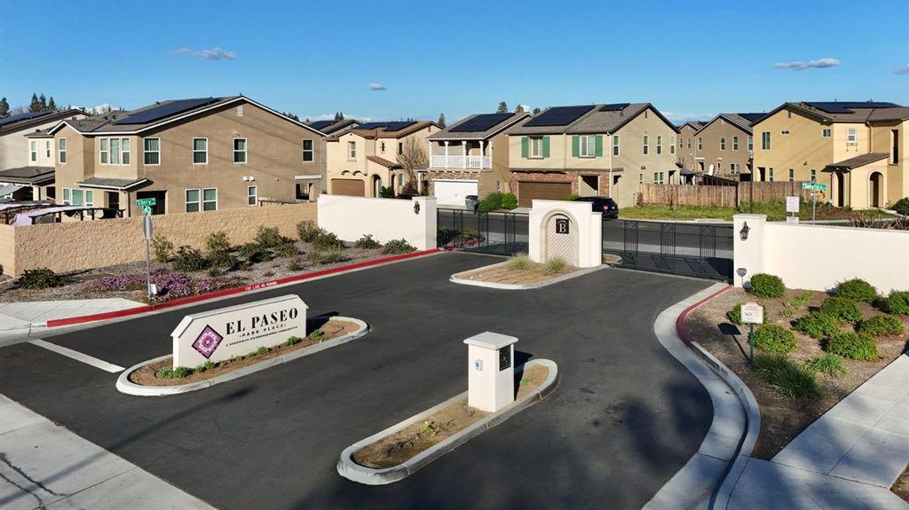 Image 35 of property listing at 5468 W Santa Barbara Drive, Fresno, CA 93722