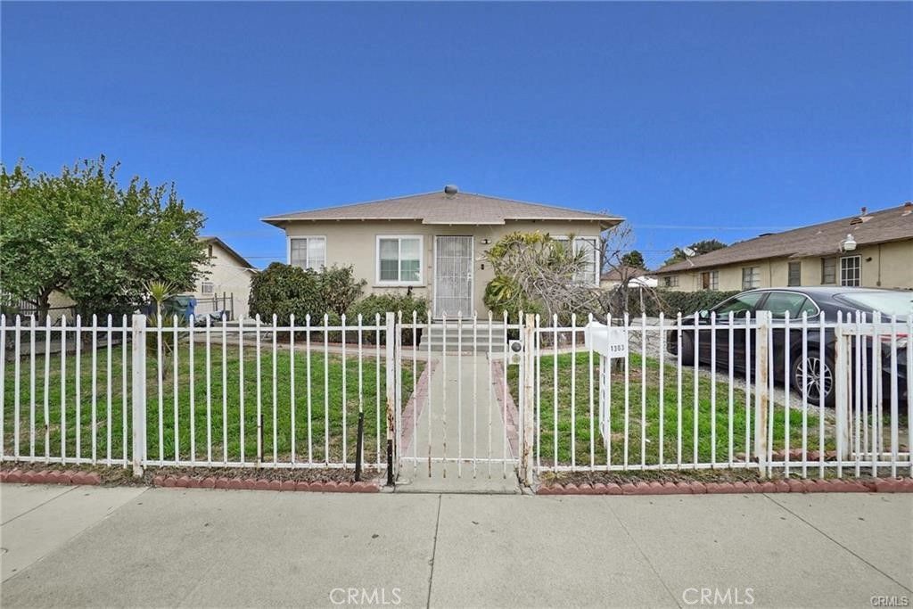 1303 1305 E Kingsley Avenue, Pomona, CA 91767