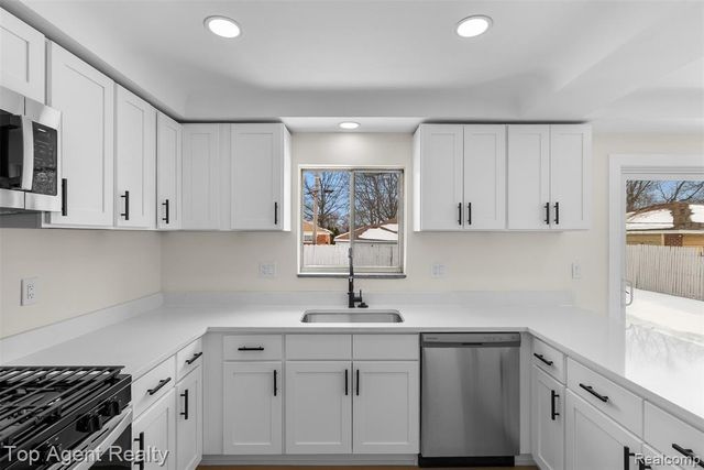 24336 Warrington Court, Eastpointe, MI 48021