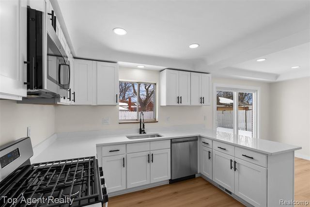 24336 Warrington Court, Eastpointe, MI 48021