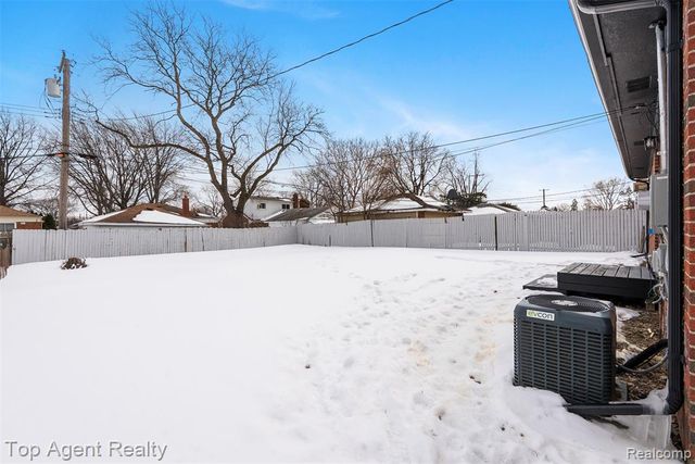 24336 Warrington Court, Eastpointe, MI 48021