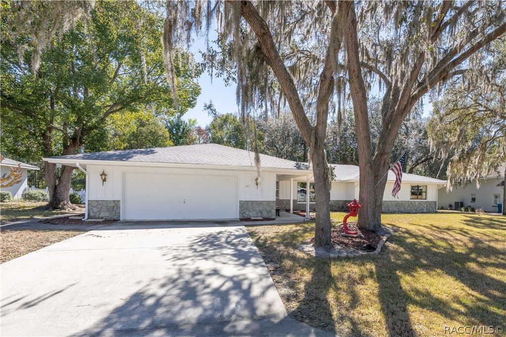 57 Greentree Street, Homosassa, FL 34446