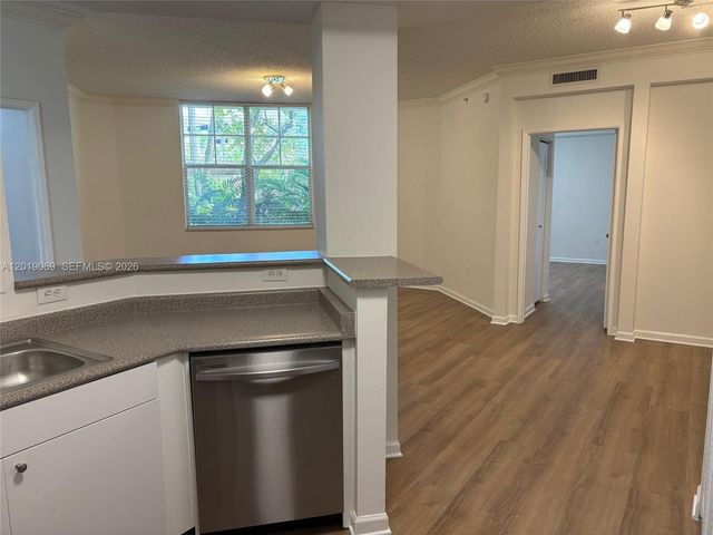 1900 Van Buren St 113B, Hollywood, FL 33020