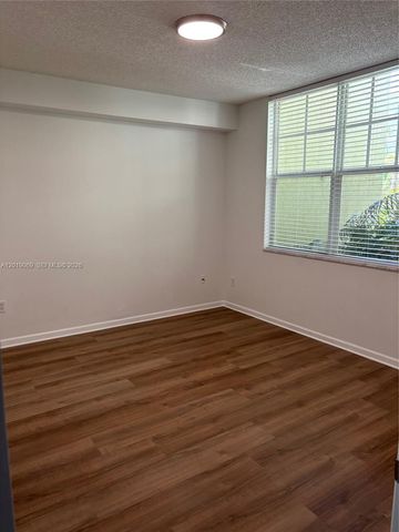 1900 Van Buren St 113B, Hollywood, FL 33020