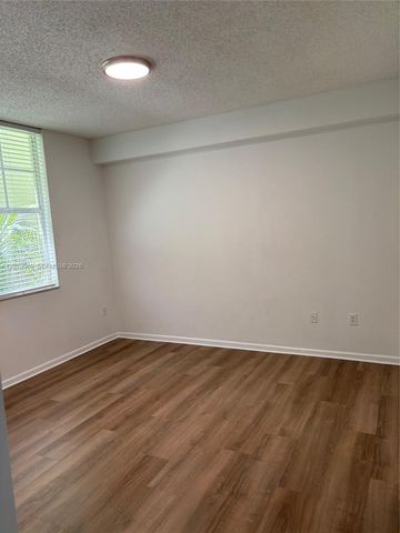 1900 Van Buren St 113B, Hollywood, FL 33020