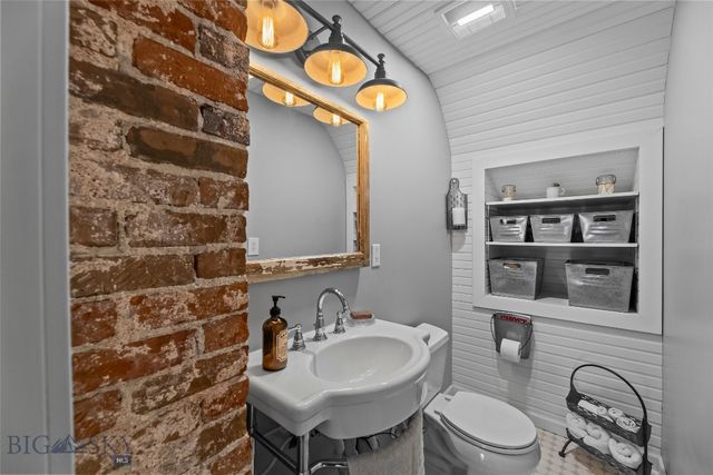 203 1st Avenue, Clyde Park, MT 59018