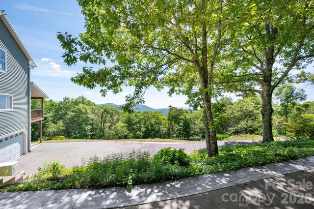 58 Randall Drive, Fairview, NC 28730