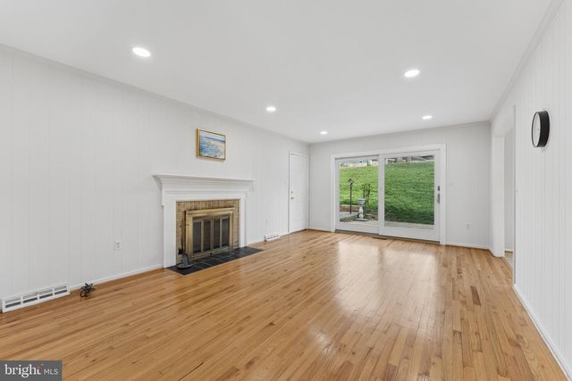 2302 TANGLEVALE DR, Vienna, VA 22181