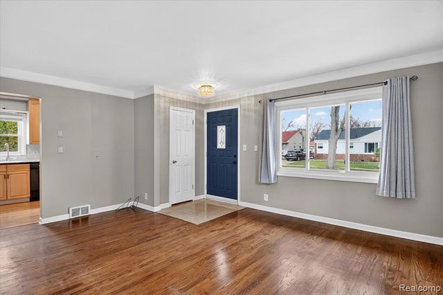 830 Mapleknoll Avenue, Madison Heights, MI 48071