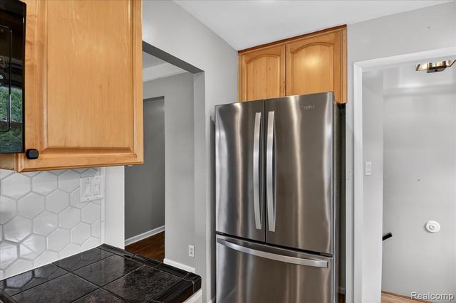 830 Mapleknoll Avenue, Madison Heights, MI 48071