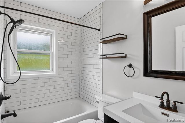 830 Mapleknoll Avenue, Madison Heights, MI 48071