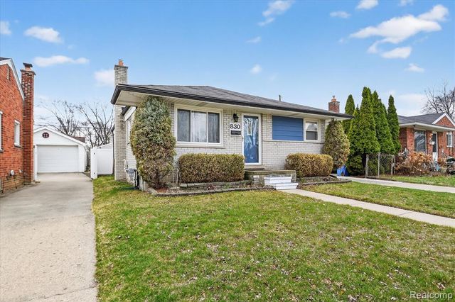 830 Mapleknoll Avenue, Madison Heights, MI 48071