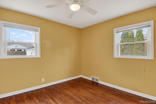 830 Mapleknoll Avenue, Madison Heights, MI 48071