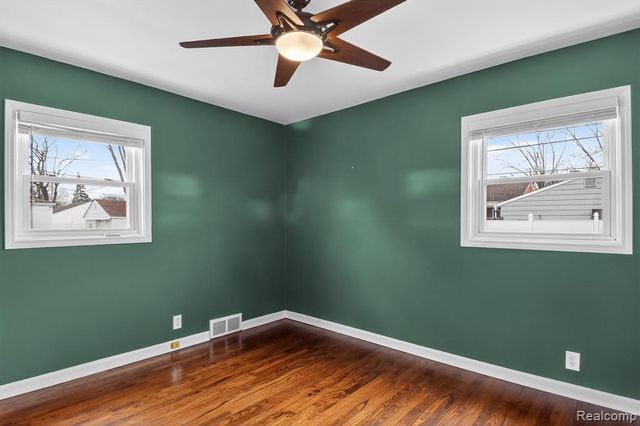 830 Mapleknoll Avenue, Madison Heights, MI 48071