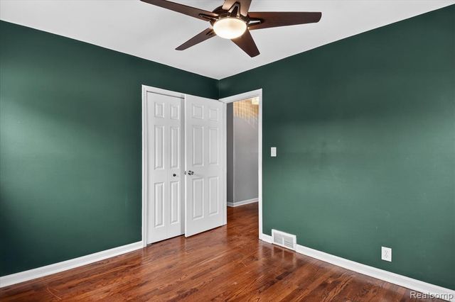 830 Mapleknoll Avenue, Madison Heights, MI 48071