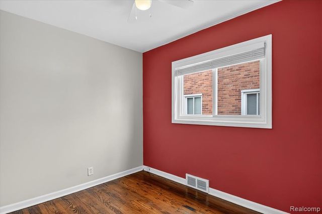 830 Mapleknoll Avenue, Madison Heights, MI 48071