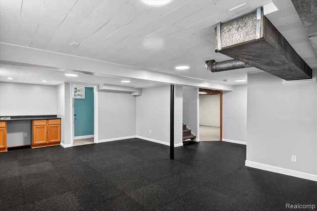 830 Mapleknoll Avenue, Madison Heights, MI 48071