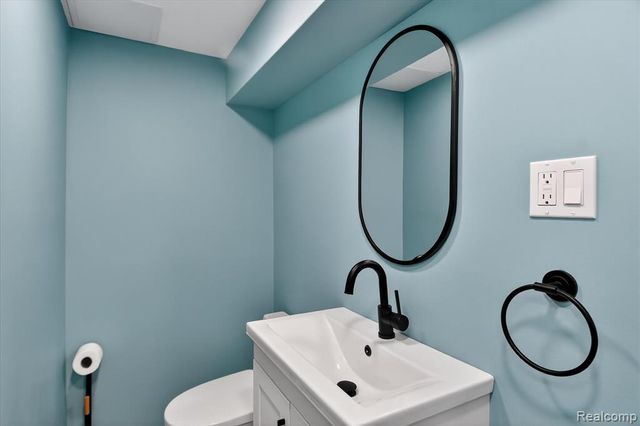 830 Mapleknoll Avenue, Madison Heights, MI 48071