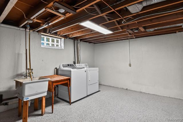 830 Mapleknoll Avenue, Madison Heights, MI 48071